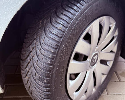 Білий Рено Зое, об'ємом двигуна 0 л та пробігом 69 тис. км за 11800 $, фото 28 на Automoto.ua