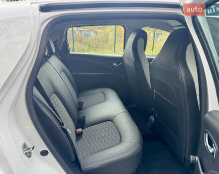 Белый Рено Зое, объемом двигателя 0 л и пробегом 70 тыс. км за 12999 $, фото 25 на Automoto.ua