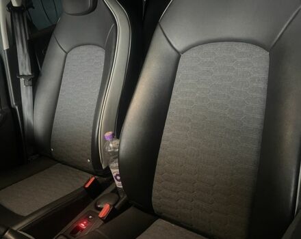 Белый Рено Зое, объемом двигателя 0 л и пробегом 40 тыс. км за 13200 $, фото 2 на Automoto.ua