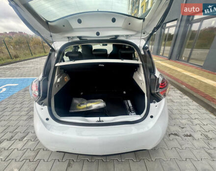 Белый Рено Зое, объемом двигателя 0 л и пробегом 70 тыс. км за 12999 $, фото 11 на Automoto.ua