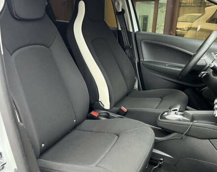 Белый Рено Зое, объемом двигателя 0 л и пробегом 31 тыс. км за 11999 $, фото 48 на Automoto.ua