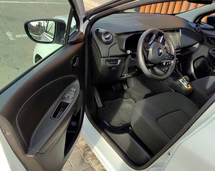 Белый Рено Зое, объемом двигателя 80 л и пробегом 78 тыс. км за 11850 $, фото 7 на Automoto.ua