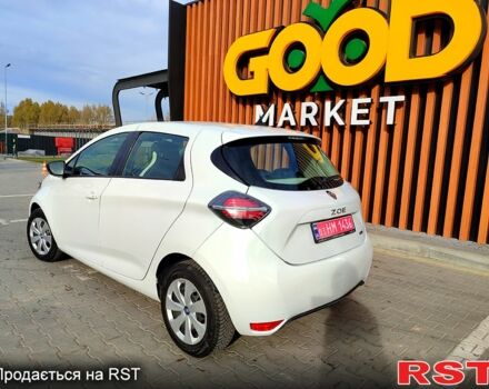 Белый Рено Зое, объемом двигателя 80 л и пробегом 78 тыс. км за 11850 $, фото 2 на Automoto.ua