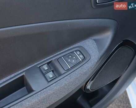 Белый Рено Зое, объемом двигателя 0 л и пробегом 85 тыс. км за 12999 $, фото 40 на Automoto.ua