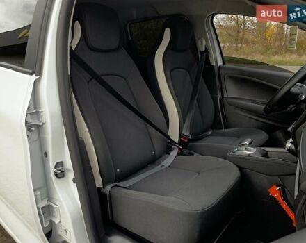 Белый Рено Зое, объемом двигателя 0 л и пробегом 44 тыс. км за 12499 $, фото 34 на Automoto.ua