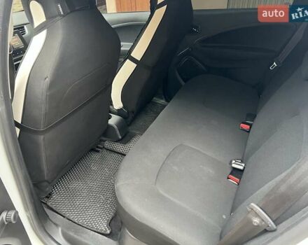 Белый Рено Зое, объемом двигателя 0 л и пробегом 54 тыс. км за 13200 $, фото 10 на Automoto.ua