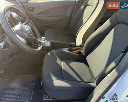 Белый Рено Зое, объемом двигателя 0 л и пробегом 170 тыс. км за 9950 $, фото 13 на Automoto.ua