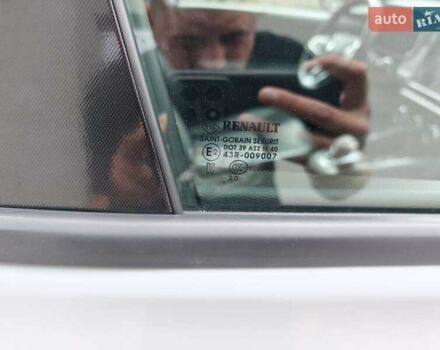 Белый Рено Зое, объемом двигателя 0 л и пробегом 50 тыс. км за 11900 $, фото 1 на Automoto.ua