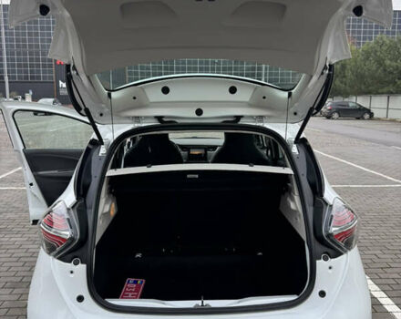 Белый Рено Зое, объемом двигателя 0 л и пробегом 97 тыс. км за 11900 $, фото 36 на Automoto.ua