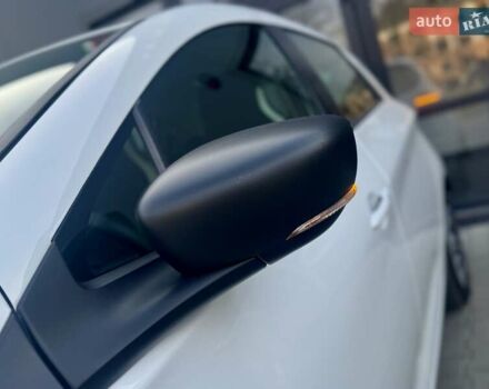 Белый Рено Зое, объемом двигателя 0 л и пробегом 86 тыс. км за 10850 $, фото 32 на Automoto.ua