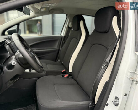 Білий Рено Зое, об'ємом двигуна 0 л та пробігом 61 тис. км за 11900 $, фото 4 на Automoto.ua