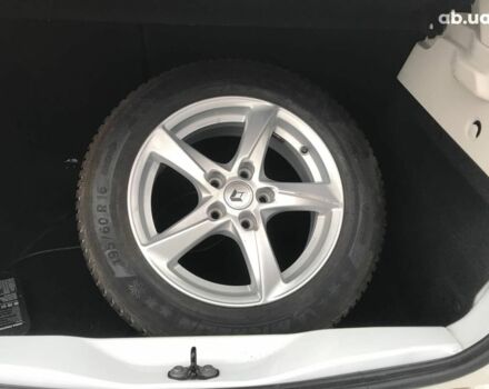 Білий Рено Зое, об'ємом двигуна 0 л та пробігом 40 тис. км за 13790 $, фото 8 на Automoto.ua