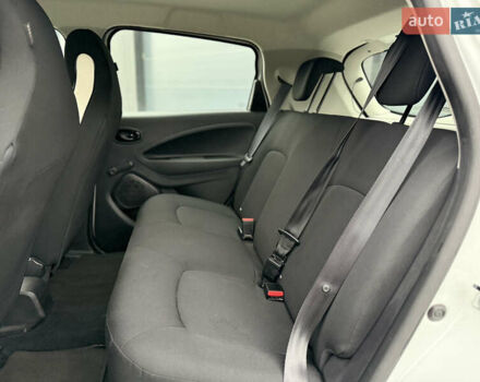 Білий Рено Зое, об'ємом двигуна 0 л та пробігом 85 тис. км за 10900 $, фото 5 на Automoto.ua