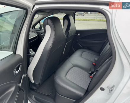 Білий Рено Зое, об'ємом двигуна 0 л та пробігом 84 тис. км за 11999 $, фото 23 на Automoto.ua