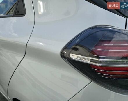 Білий Рено Зое, об'ємом двигуна 0 л та пробігом 65 тис. км за 12300 $, фото 60 на Automoto.ua