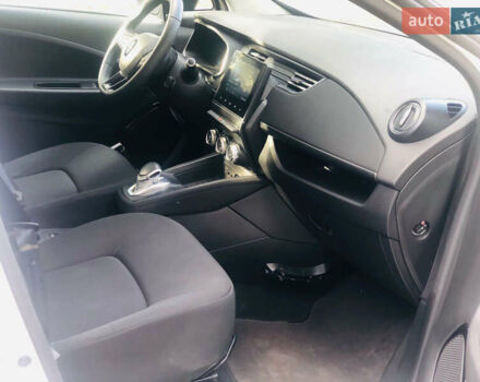 Белый Рено Зое, объемом двигателя 0 л и пробегом 38 тыс. км за 11999 $, фото 19 на Automoto.ua
