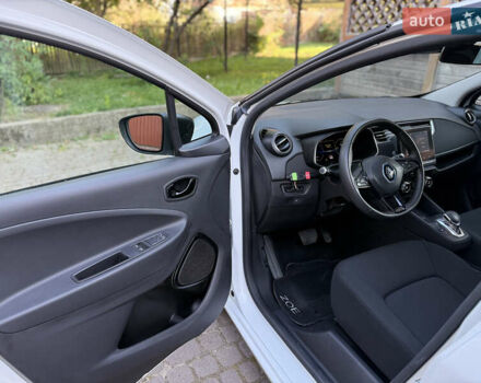 Белый Рено Зое, объемом двигателя 0 л и пробегом 44 тыс. км за 11999 $, фото 11 на Automoto.ua
