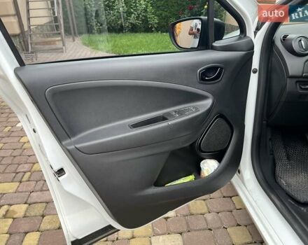 Белый Рено Зое, объемом двигателя 0 л и пробегом 54 тыс. км за 13200 $, фото 11 на Automoto.ua