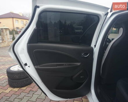 Белый Рено Зое, объемом двигателя 0 л и пробегом 122 тыс. км за 13000 $, фото 47 на Automoto.ua