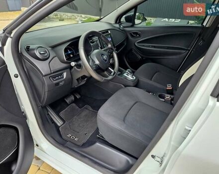 Белый Рено Зое, объемом двигателя 0 л и пробегом 74 тыс. км за 11600 $, фото 15 на Automoto.ua