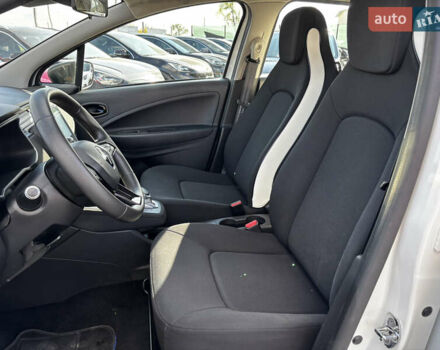 Белый Рено Зое, объемом двигателя 0 л и пробегом 30 тыс. км за 11900 $, фото 12 на Automoto.ua