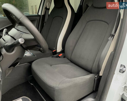 Белый Рено Зое, объемом двигателя 0 л и пробегом 47 тыс. км за 12499 $, фото 24 на Automoto.ua
