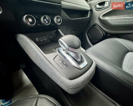 Белый Рено Зое, объемом двигателя 0 л и пробегом 55 тыс. км за 13300 $, фото 38 на Automoto.ua