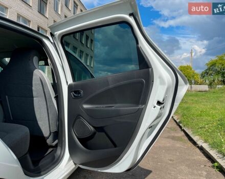 Белый Рено Зое, объемом двигателя 0 л и пробегом 62 тыс. км за 13800 $, фото 28 на Automoto.ua