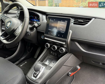 Белый Рено Зое, объемом двигателя 0 л и пробегом 30 тыс. км за 12300 $, фото 15 на Automoto.ua