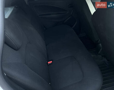 Белый Рено Зое, объемом двигателя 0 л и пробегом 65 тыс. км за 12500 $, фото 13 на Automoto.ua