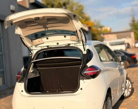 Белый Рено Зое, объемом двигателя 0 л и пробегом 60 тыс. км за 12800 $, фото 21 на Automoto.ua
