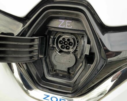 Белый Рено Зое, объемом двигателя 0 л и пробегом 66 тыс. км за 12499 $, фото 23 на Automoto.ua