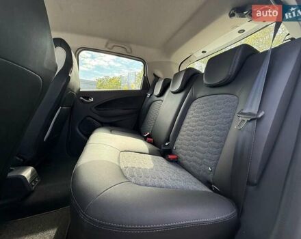 Белый Рено Зое, объемом двигателя 0 л и пробегом 65 тыс. км за 13300 $, фото 11 на Automoto.ua