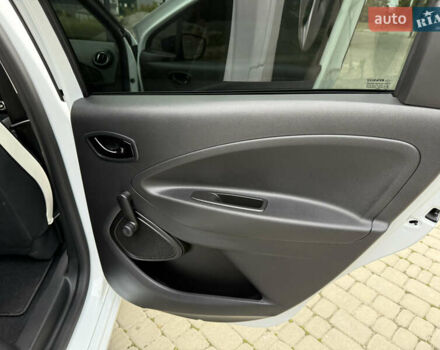 Белый Рено Зое, объемом двигателя 0 л и пробегом 36 тыс. км за 12900 $, фото 29 на Automoto.ua