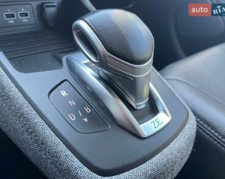 Белый Рено Зое, объемом двигателя 0 л и пробегом 217 тыс. км за 11990 $, фото 27 на Automoto.ua