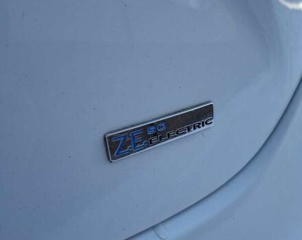 Белый Рено Зое, объемом двигателя 0 л и пробегом 114 тыс. км за 11800 $, фото 16 на Automoto.ua