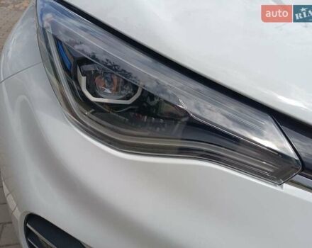 Белый Рено Зое, объемом двигателя 0 л и пробегом 73 тыс. км за 12450 $, фото 24 на Automoto.ua