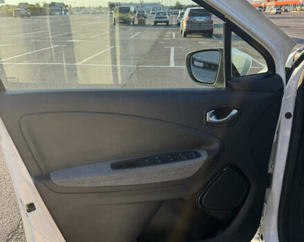 Белый Рено Зое, объемом двигателя 0 л и пробегом 74 тыс. км за 13499 $, фото 17 на Automoto.ua