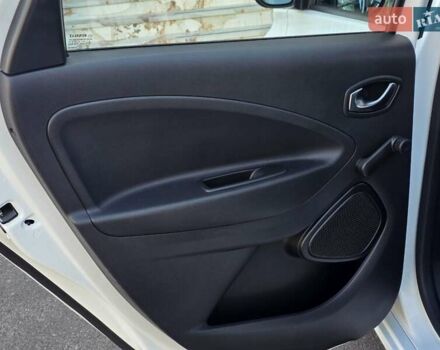 Белый Рено Зое, объемом двигателя 0 л и пробегом 85 тыс. км за 12999 $, фото 23 на Automoto.ua