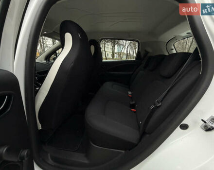 Білий Рено Зое, об'ємом двигуна 0 л та пробігом 28 тис. км за 12222 $, фото 22 на Automoto.ua