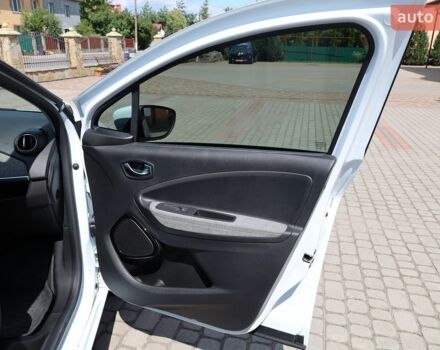 Білий Рено Зое, об'ємом двигуна 0 л та пробігом 65 тис. км за 14000 $, фото 36 на Automoto.ua