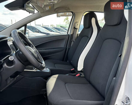 Белый Рено Зое, объемом двигателя 0 л и пробегом 30 тыс. км за 11900 $, фото 13 на Automoto.ua