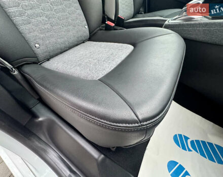 Белый Рено Зое, объемом двигателя 0 л и пробегом 55 тыс. км за 13300 $, фото 22 на Automoto.ua