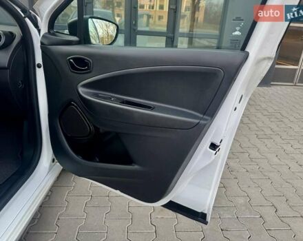 Белый Рено Зое, объемом двигателя 0 л и пробегом 86 тыс. км за 10850 $, фото 86 на Automoto.ua