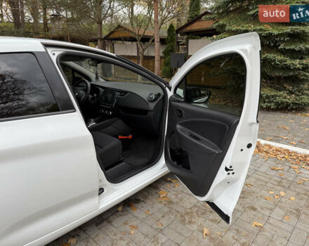 Білий Рено Зое, об'ємом двигуна 0 л та пробігом 30 тис. км за 12300 $, фото 12 на Automoto.ua