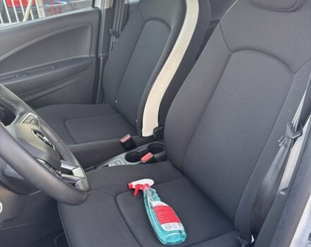 Белый Рено Зое, объемом двигателя 0 л и пробегом 15 тыс. км за 12299 $, фото 16 на Automoto.ua