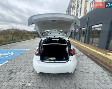 Белый Рено Зое, объемом двигателя 0 л и пробегом 70 тыс. км за 12999 $, фото 10 на Automoto.ua