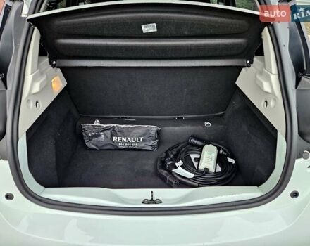 Белый Рено Зое, объемом двигателя 0 л и пробегом 74 тыс. км за 11600 $, фото 18 на Automoto.ua