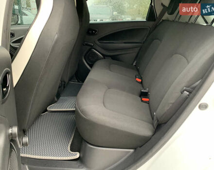 Белый Рено Зое, объемом двигателя 0 л и пробегом 47 тыс. км за 12499 $, фото 26 на Automoto.ua