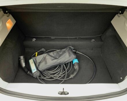 Білий Рено Зое, об'ємом двигуна 0 л та пробігом 47 тис. км за 12499 $, фото 13 на Automoto.ua